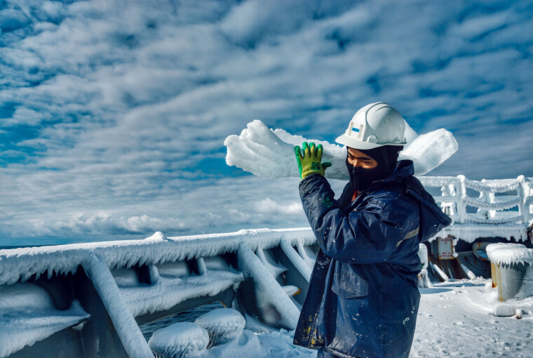 «Ice breaking».