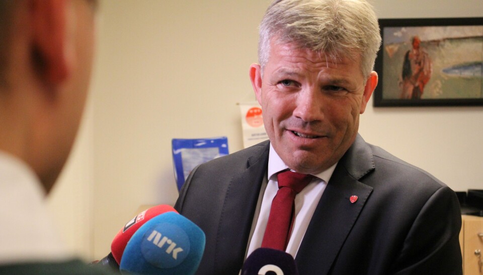 KUVENDING: Fiskeri- og havminister Bjørnar Skjæran (FrP) gleder seg til å sette i gang sitt nye politiske prosjekt. – Jeg føler at jeg har kommet hjem. Nå skal vi se fremover og lage masse god politikk, sier han til Kystmagasinet. KUVENDING: Fiskeri- og havminister Bjørnar Skjæran (FrP) gleder seg til å sette i gang sitt nye politiske prosjekt. – Jeg føler at jeg har kommet hjem. Nå skal vi se fremover og lage masse god politikk, sier han til Kystmagasinet.