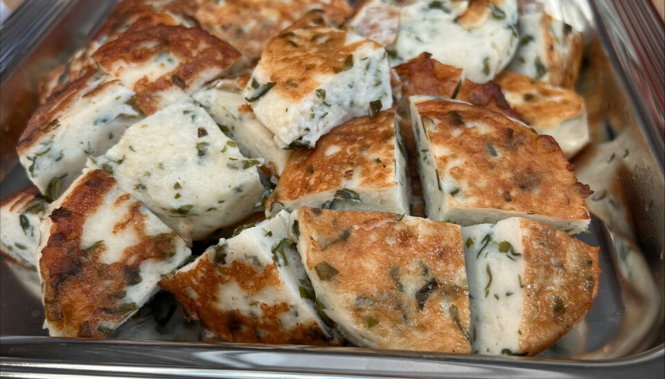 Fiskekaker med tare i.