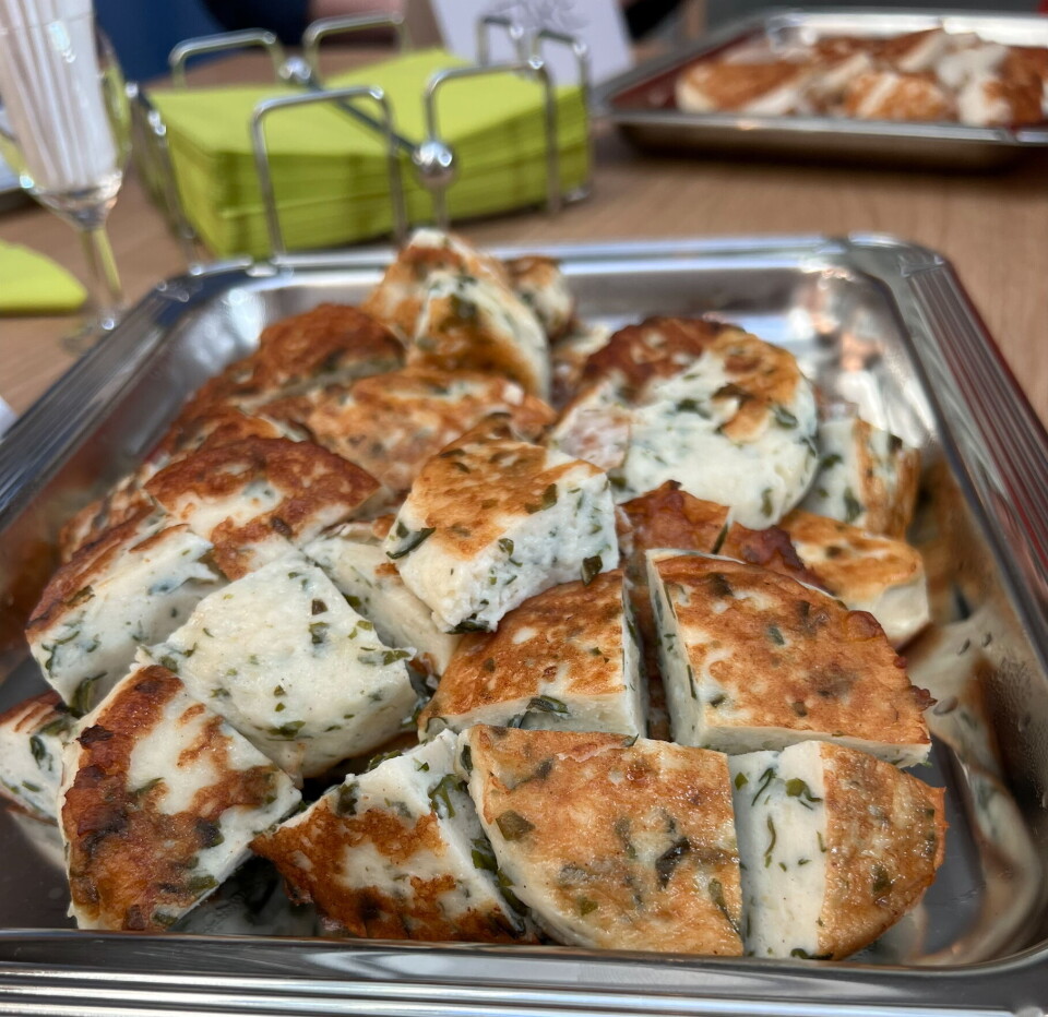 Fiskekaker med tare i.