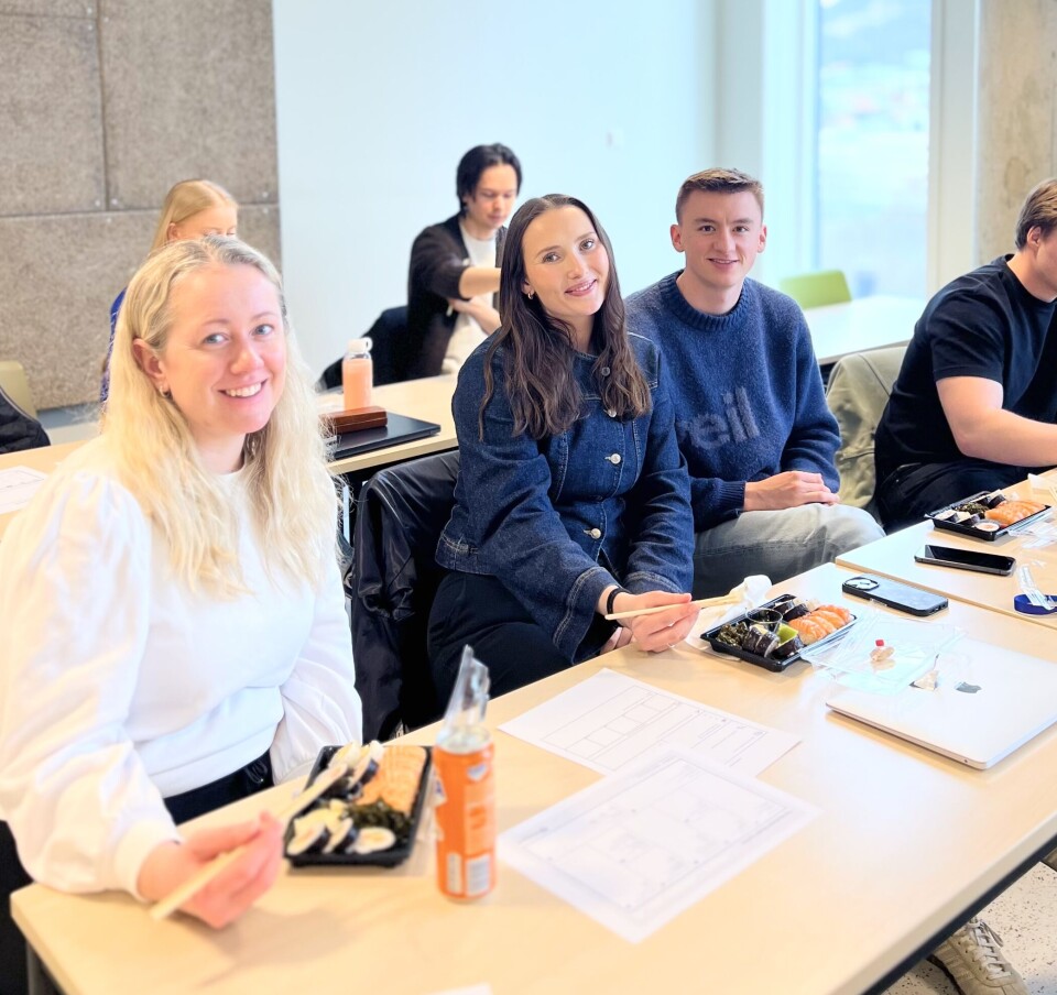 Studentene fikk smake på taren.