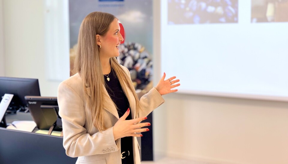 Synnøve Furnes i NCE Seafood Innovation presenterer casen for studentene.