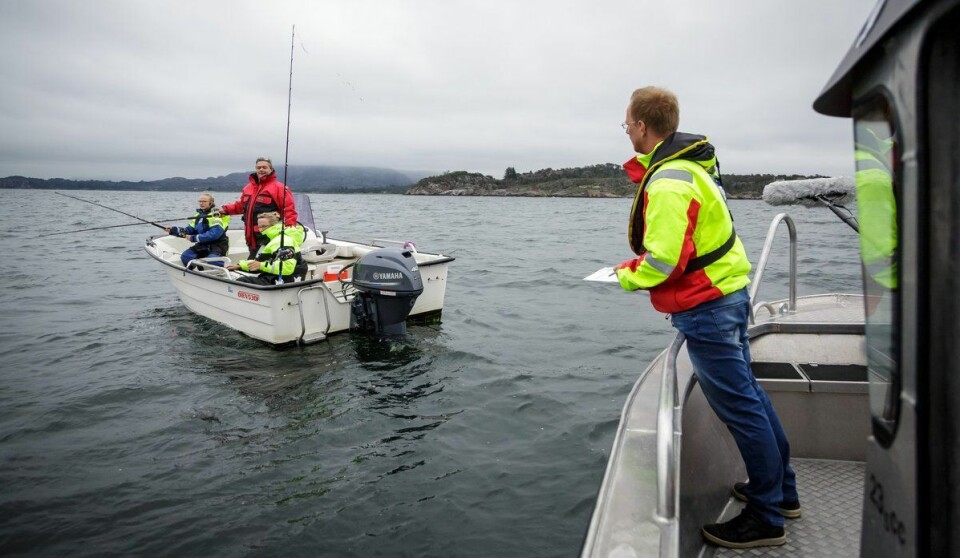 Havforsker Keno Ferter (t.h.) forsker blant annet på fritidsfiske. Foto: Erlend Astad Lorentzen / Havforskningsinstituttet
