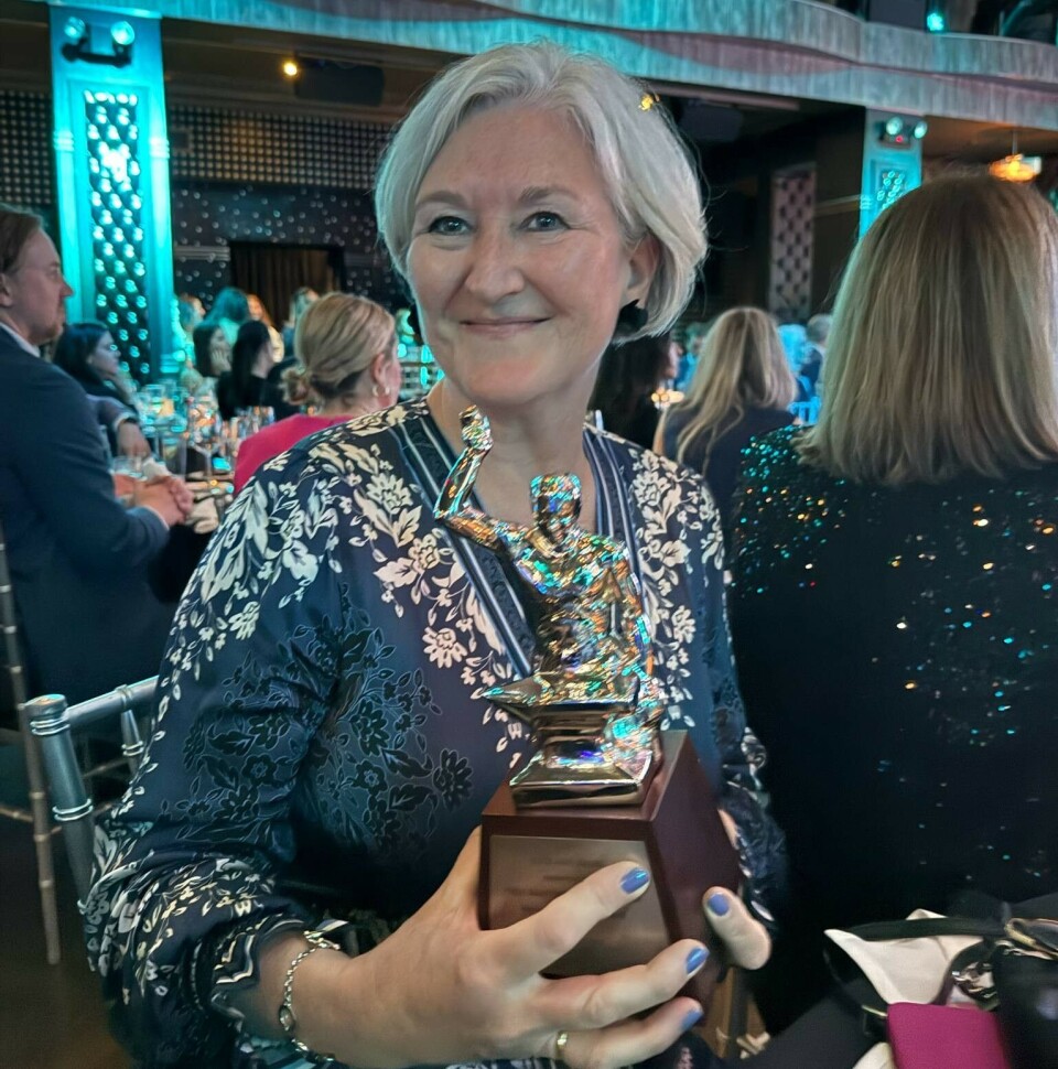 Anne-Kristine Øen tok imot en av prisene på vegne av Sjømatrådet og den norske sjømatnæringen under «Annual Anvil Awards».