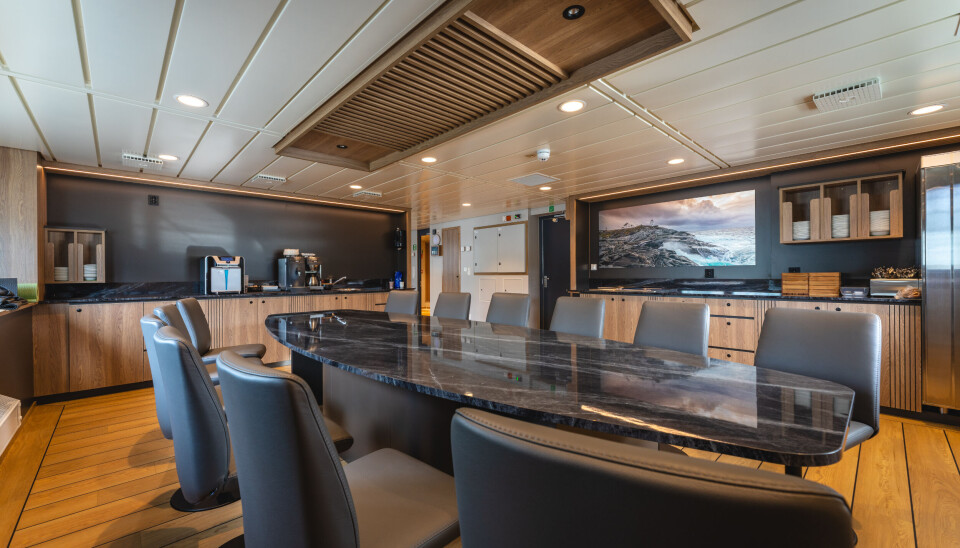 En stor og tiltalende messe hvor interiøret oser av kvalitet.