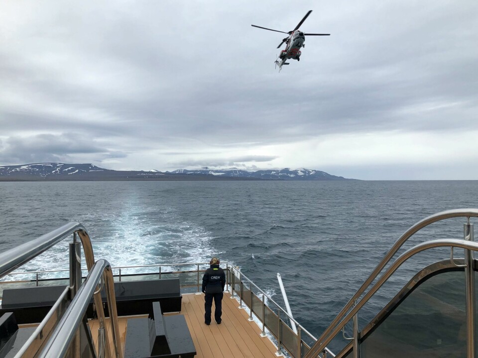 EU GIR MEDHOLD: Norge og EU har lenge vært uenig om hvem som skal få fiske i de svært fiskerike områdene rundt Svalbard. Nå er de kommet til en forståelse, melder Nærings- og fiskeridepartementet. Bilde fra en redningsøvelse i Adventfjorden i fjor høst. (Arkivfoto: Rune Kr. Ellingsen)
