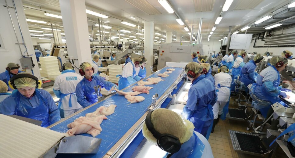 ESA ber Norge skjerpe kontrollen innen hele verdikjeden i fiskerinæringen, slik at den samsvarer med EØS-reglene. ESA ber Norge skjerpe kontrollen innen hele verdikjeden i fiskerinæringen, slik at den samsvarer med EØS-reglene.