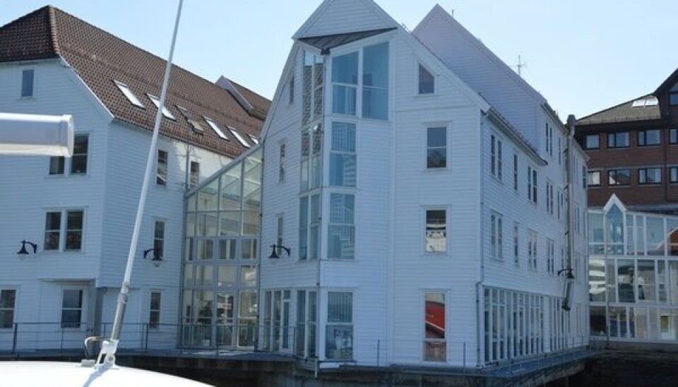 Liv Holmefjord vil flytte arbeidsplassene deres til Fiskeridirektoratets lokaler i Bergen. Liv Holmefjord vil flytte arbeidsplassene deres til Fiskeridirektoratets lokaler i Bergen.