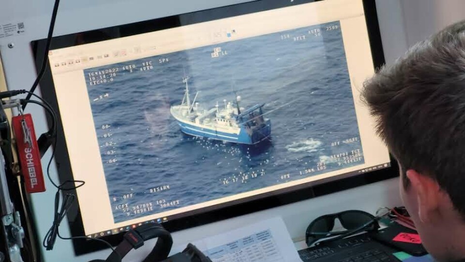 Med svært gode kamera kan droneoperatørene følge med på hva som skjer ombord i fiskefartøy. Illustrasjonsfoto Schiebel Med svært gode kamera kan droneoperatørene følge med på hva som skjer ombord i fiskefartøy. Illustrasjonsfoto Schiebel