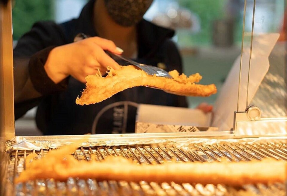 Storbritannia kjøper mer torsk og hyse fra Norge til sin nasjonalrett, fish and chips. Storbritannia kjøper mer torsk og hyse fra Norge til sin nasjonalrett, fish and chips.